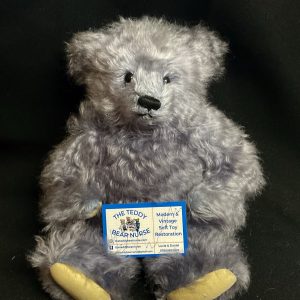 Lily Artist Bear