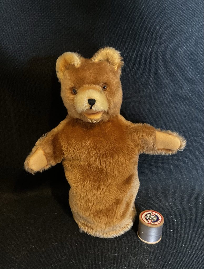 Handy Steiff puppet